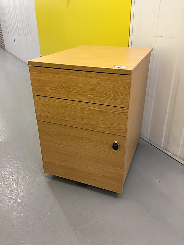 3-drawer pedestal