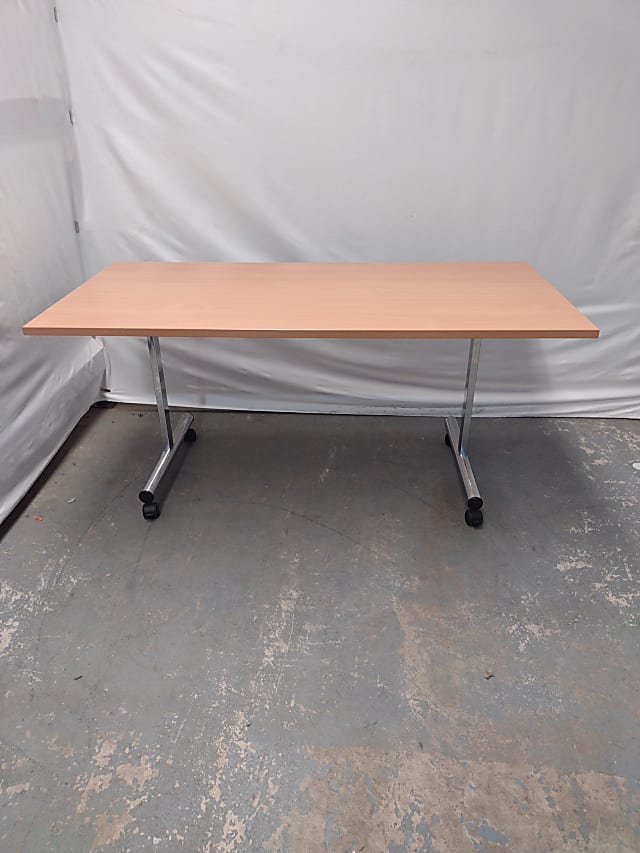 Folding table