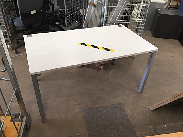 Simple white 140cm desk