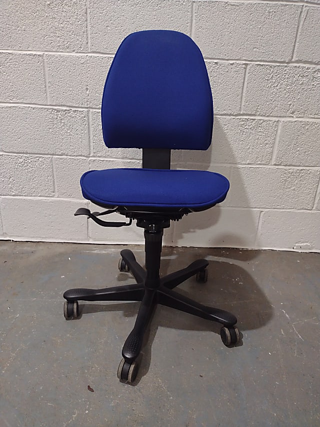 Kinnarps blue operator office chair
