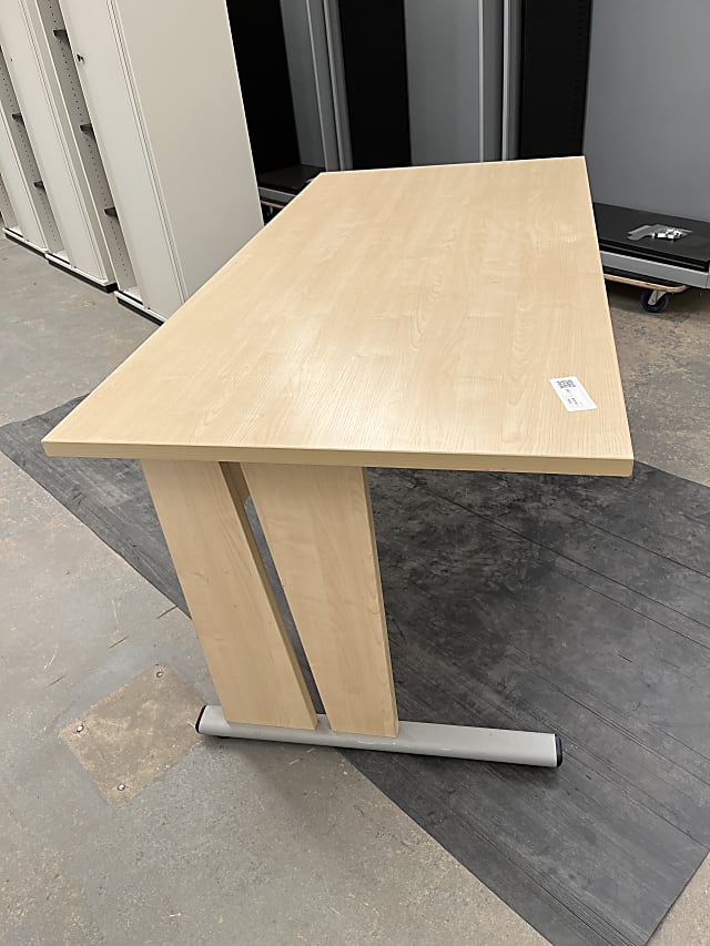Single wooden top office desk 140cm