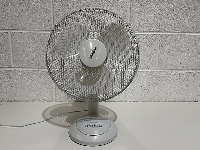 Medium white Stirflow electric desktop Fan