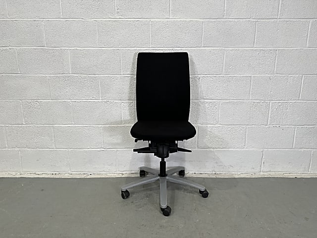 KONIG   NEURATH Black chair