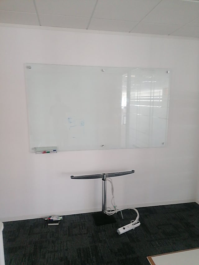 Glass whiteboard