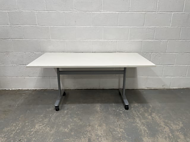 Vivante white flip top table on wheels 