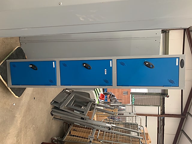 Single coin operated lockers 