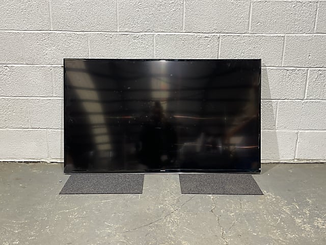 Samsung wall-mounted flat screen TV 55 inch EU60J6240