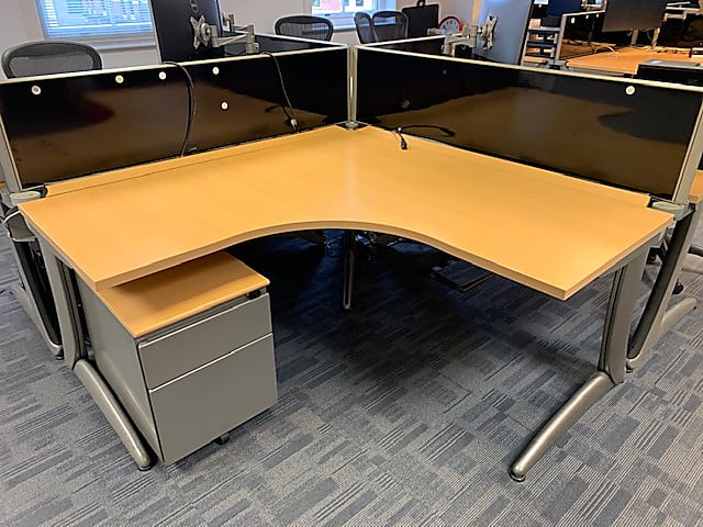 L shaped desk. - can be stand alone or joined to form a bank of 2 or 4.