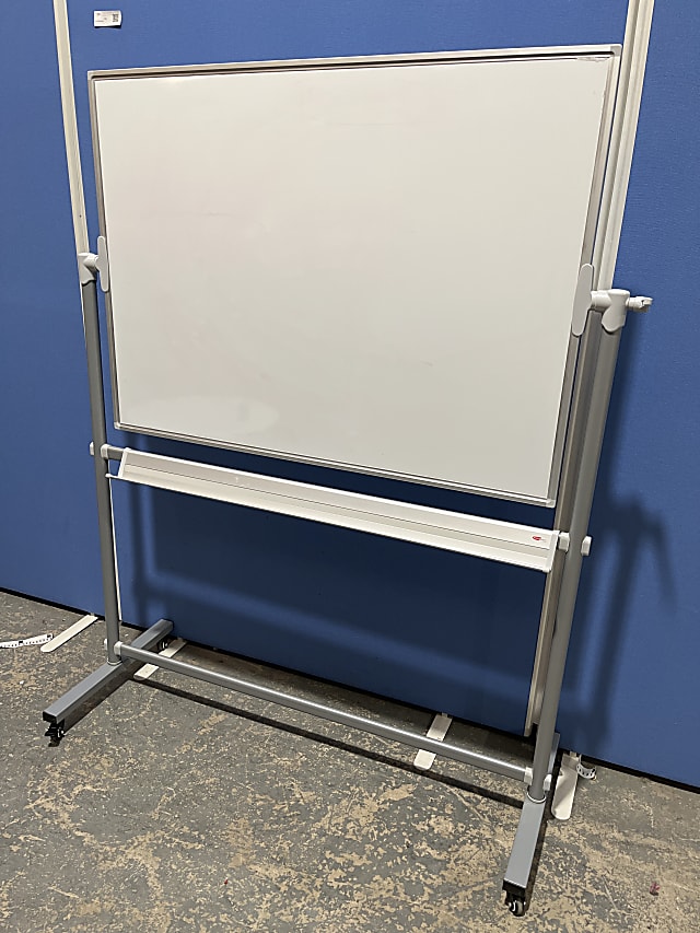 Portable whiteboard  on wheels