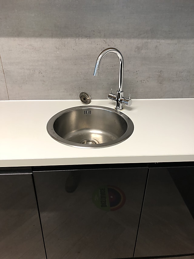 Sink and tap unit round