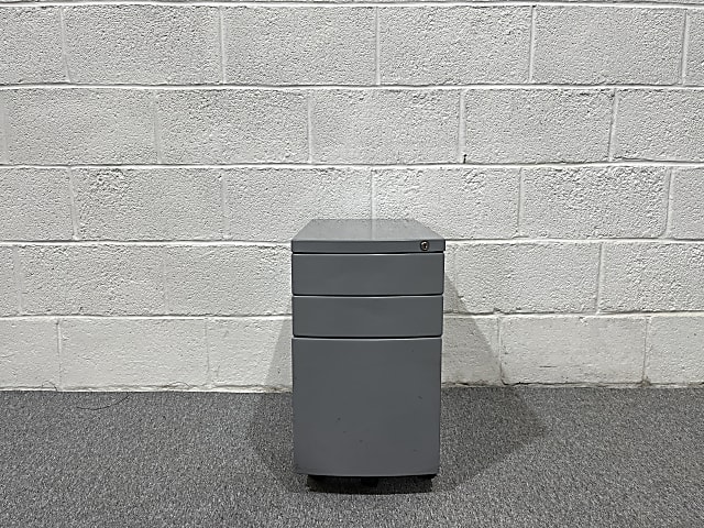 Slim metal Pedestal