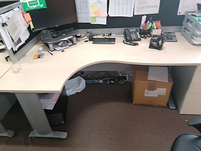 Desk - wrong photo right hand curved desk