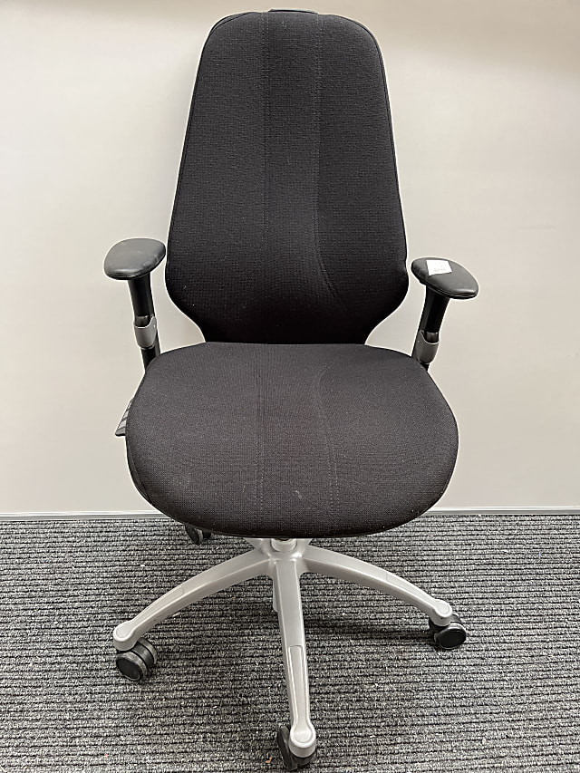 RH Logic 400 xl Task chair