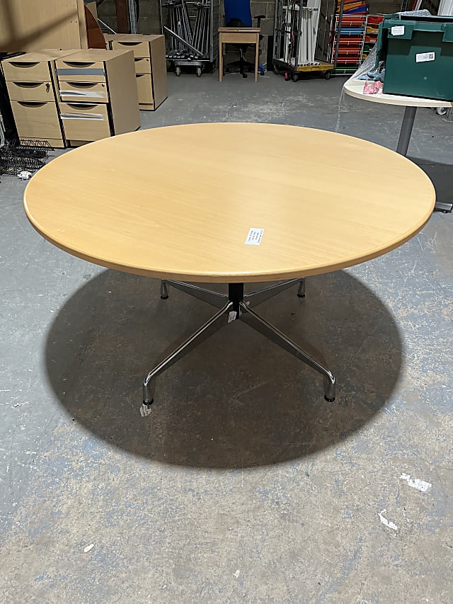 Vitra Round meeting table