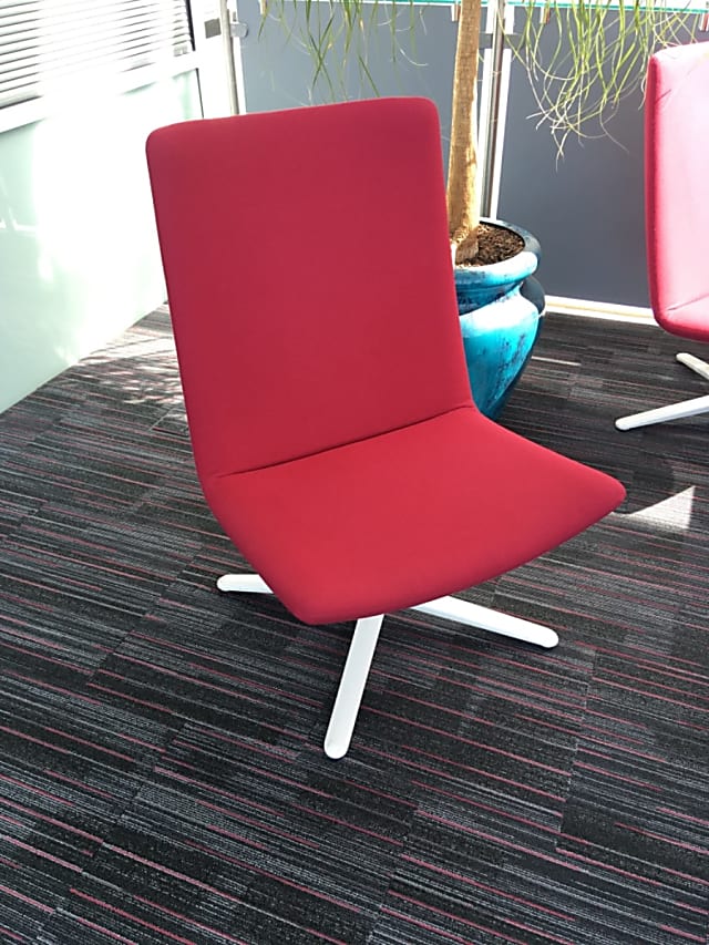 Swivel breakout chair