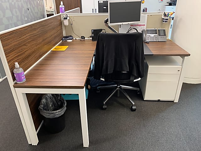 Desk with side extension