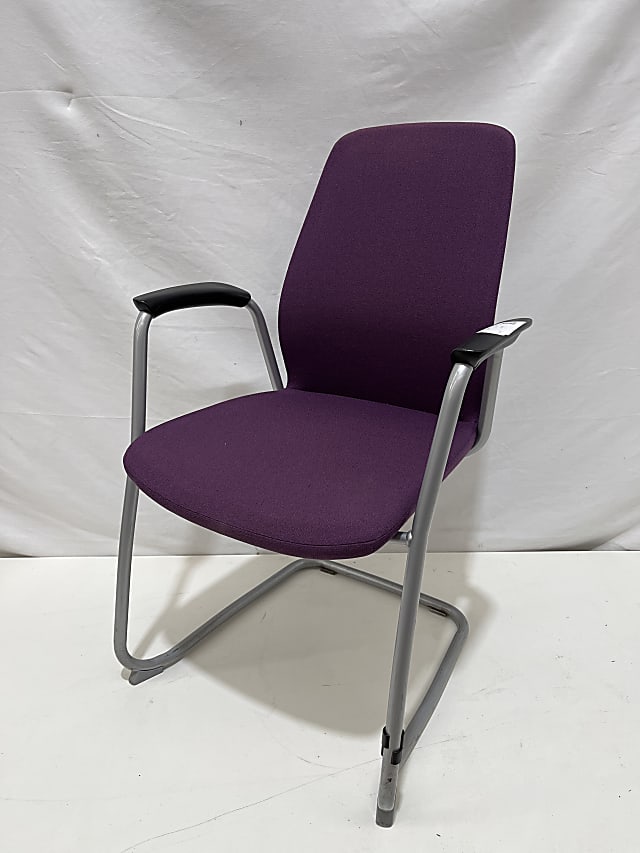 Kinnarps 500CV sled base visitor chair  