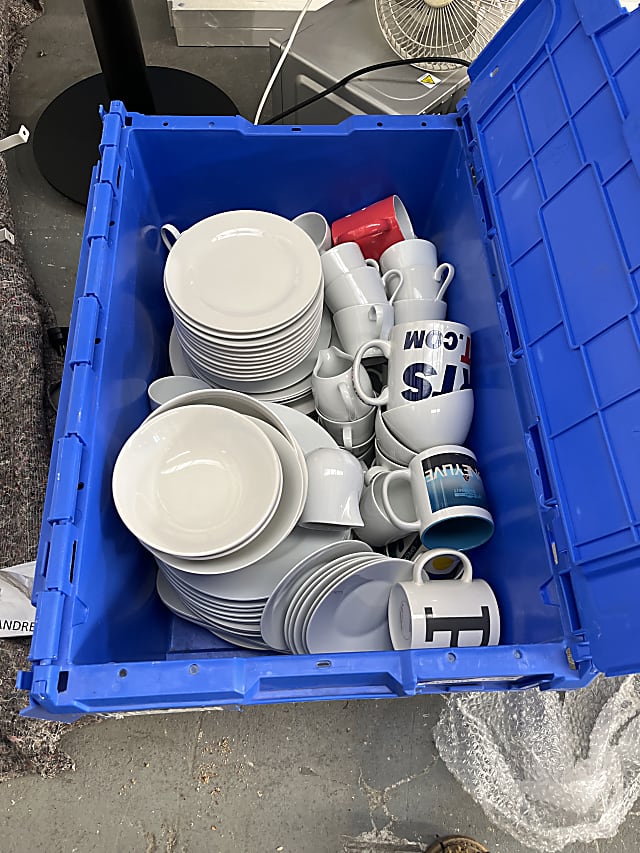 Box of crockery 