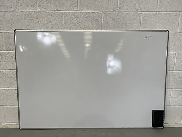 Large magnetic whiteboard 