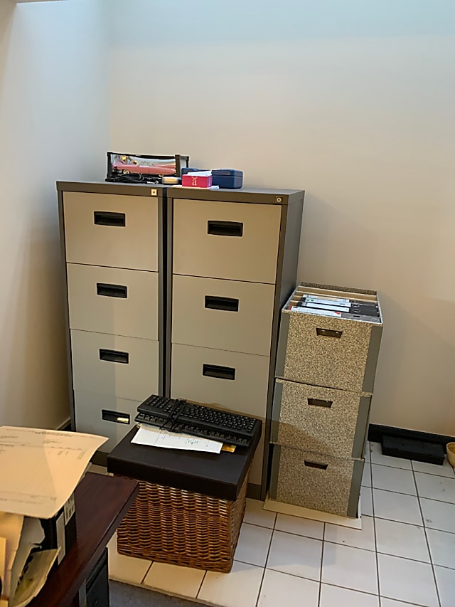 Metal 4 drawer filing cabinet