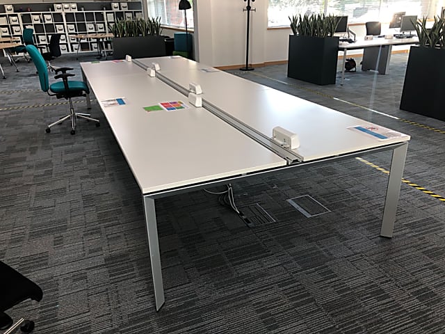 Bank of 6 Steelcase desks - 160cm