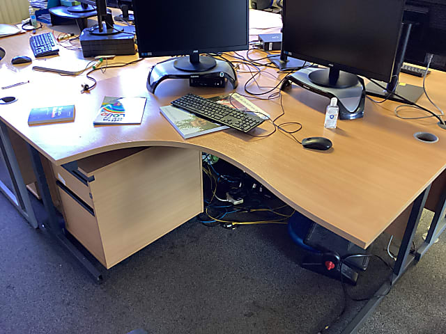 L shaped desk 