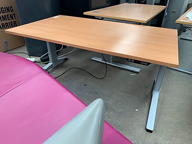 Steelcase Height adjustable desk 140cm