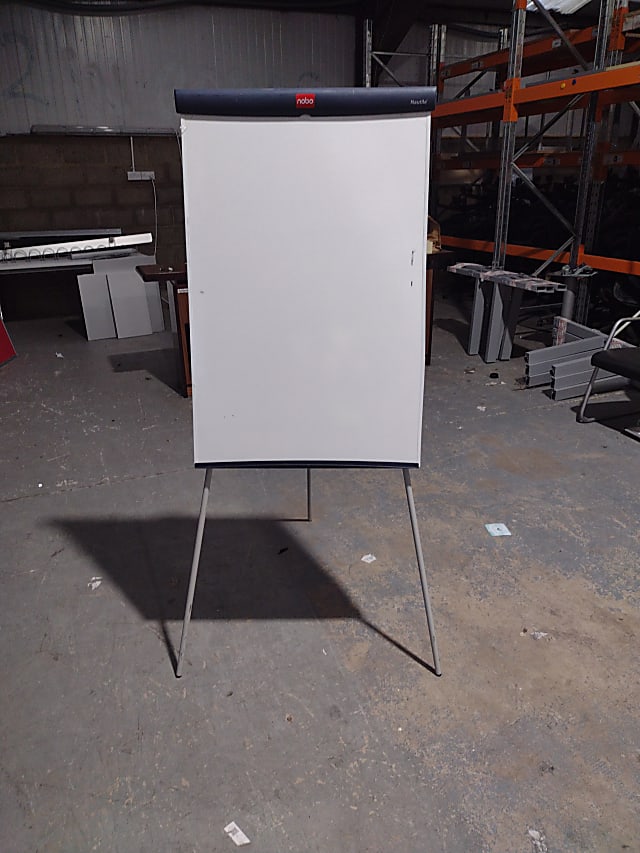 Hight adjustable free standing white board