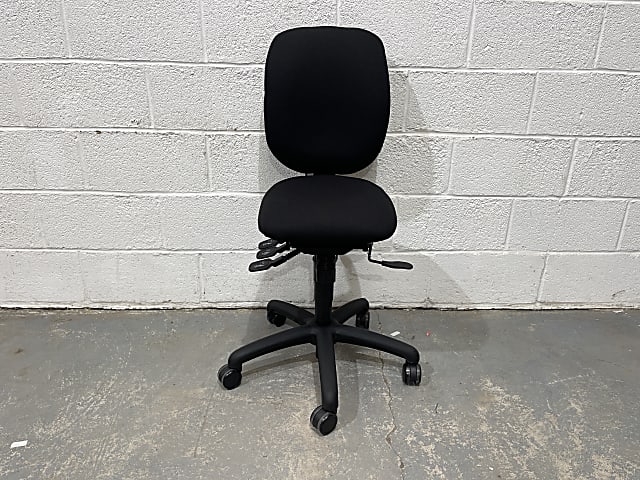 Adapt 200 petite chair 