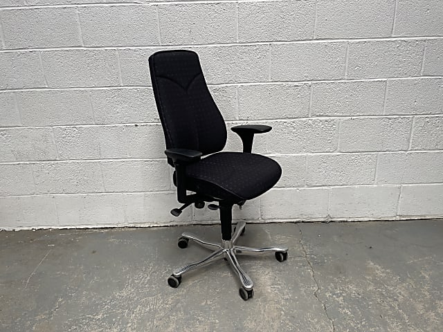 Black Kinnarps task operator office chair