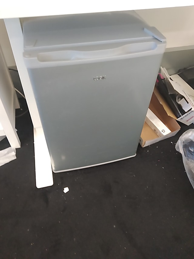 Logik under counter fridge