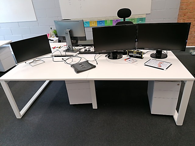 Pod of 4 desks