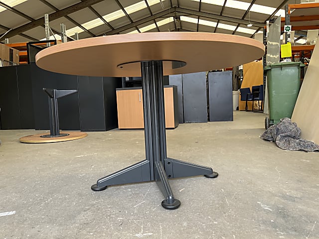 Large round meeting table 120cm