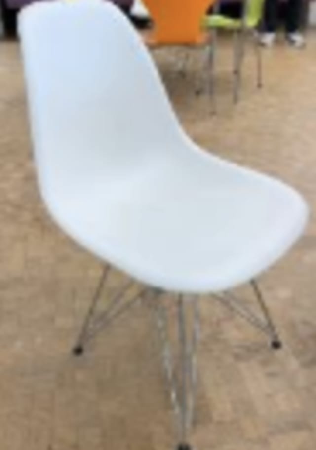 Vitra Eames cross base metal, white shell