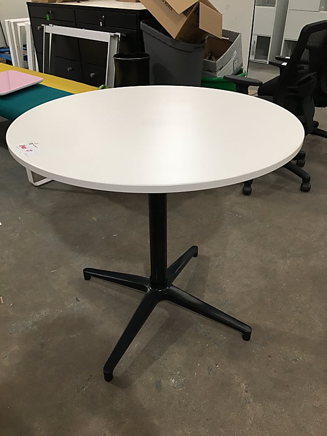 Vitra bistro Table