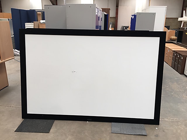 Projector screen 