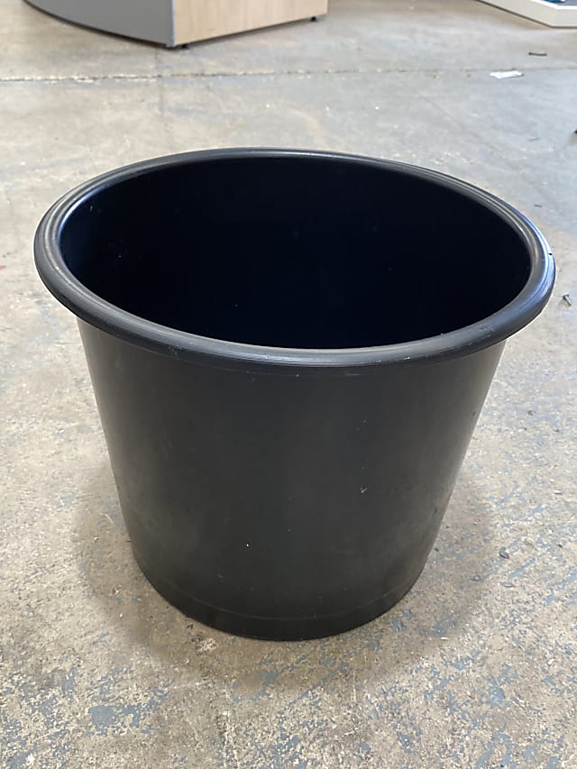 black plastic bin (lot of 7)