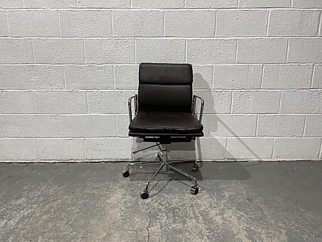 Eames copy soft pad chair