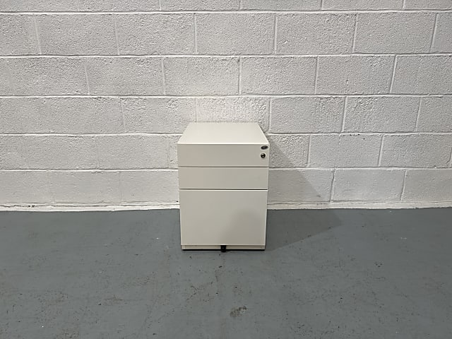 Task metal Pedestal 