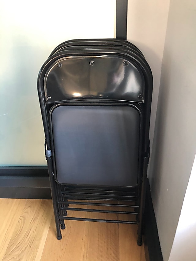 Foldable chairs - ONE LOT of 4