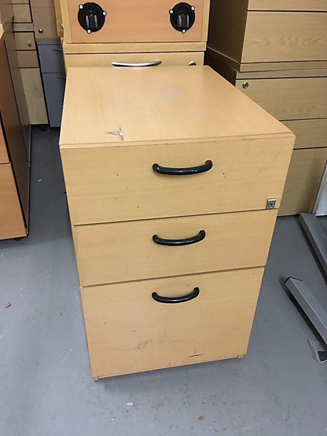 3-drawer pedestal