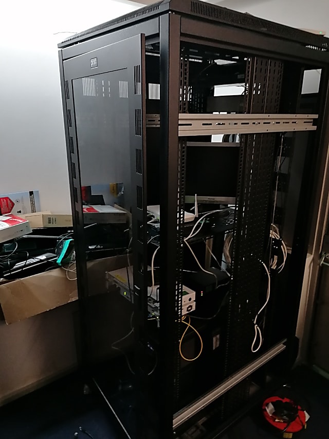 Server cabinet