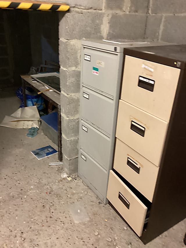 Filing cabinet 