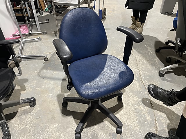 black and blue rolling chair