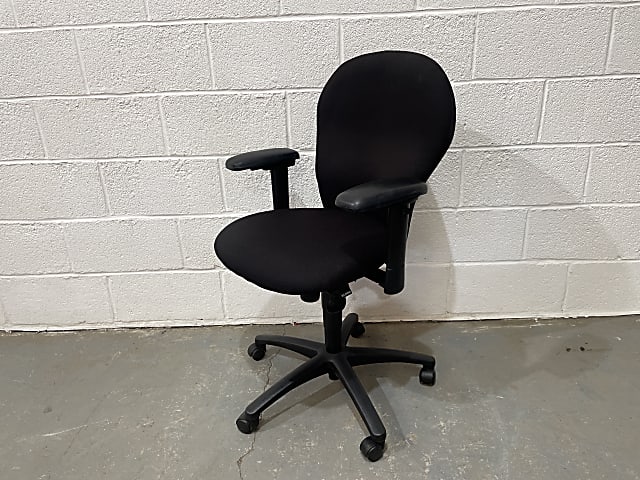 Pledge black operator chair 