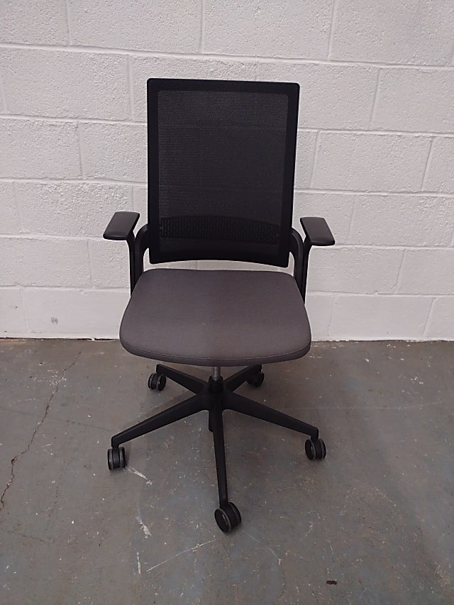 Mesh back office operator chair 