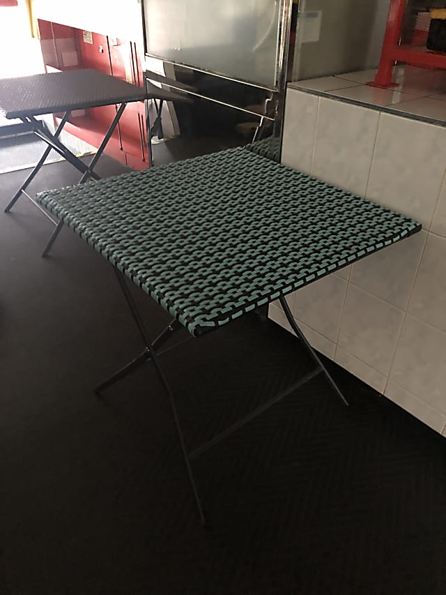 Folding table