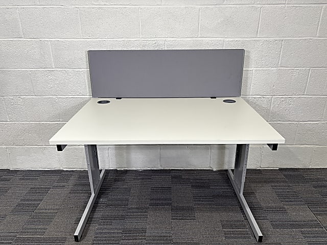 Lightweight modular single desk with removable desk screen