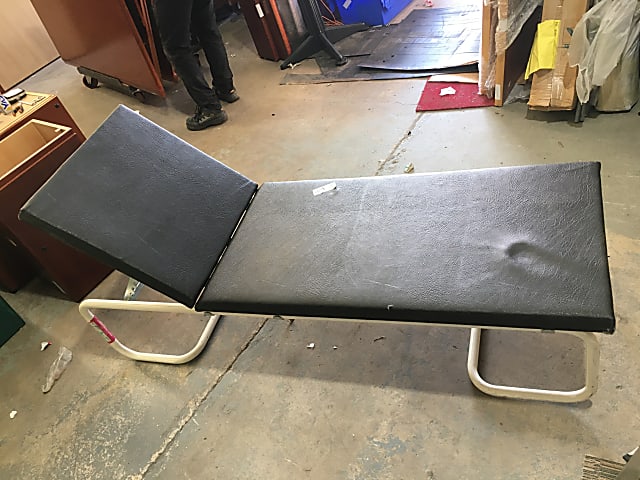 Medical bed treatment table