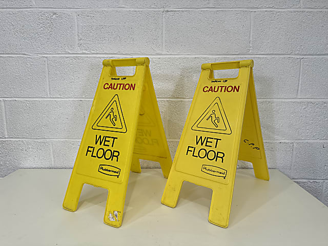 Pack of 2 - Rubbermaid wet floor sign